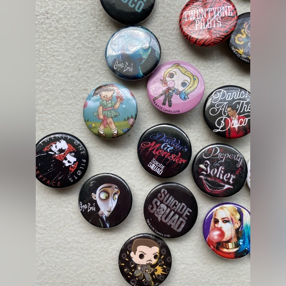 Buttons - Picture 3 of 4